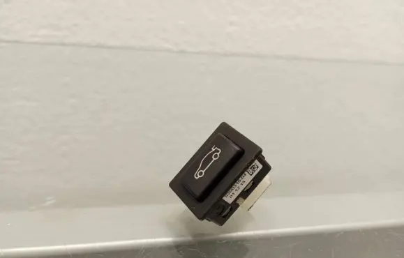 BMW 3 F30 F35 F31 Tailgate opening switch 9200316