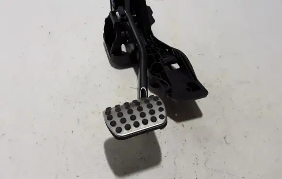 Mercedes-Benz GLA H247 Brake pedal A1772900800