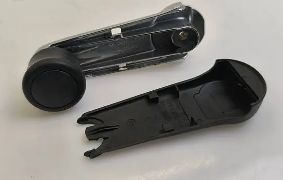 Audi A4 S4 B5 8D Front door window winding handle 443837581D 443837575A