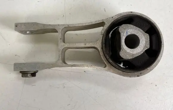 Chrysler Pacifica Engine mount bracket P68224737AB