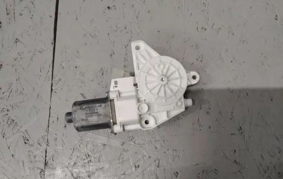 Mercedes-Benz ML W166 Front door window regulator motor A1669060201 937671101