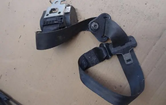 Renault Kangoo II Front seatbelt 8200448753