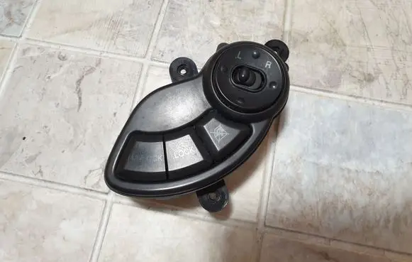 Wing mirror switch
