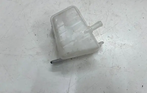 KIA EV6 Brake fluid reservoir 