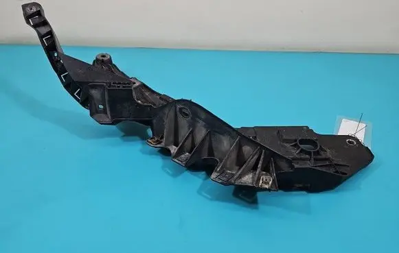 Front bumper mounting bracket