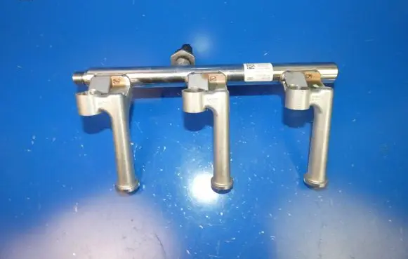 Volvo XC40 Fuel main line pipe 32257109 4D18322 1W000868