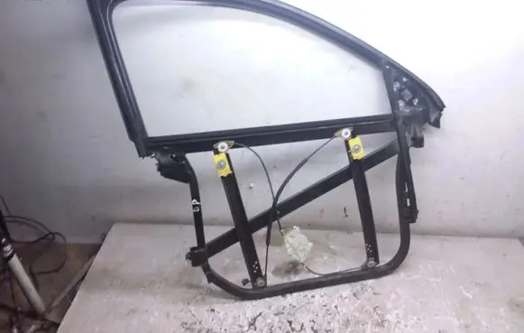Front window lifting mechanism without motor