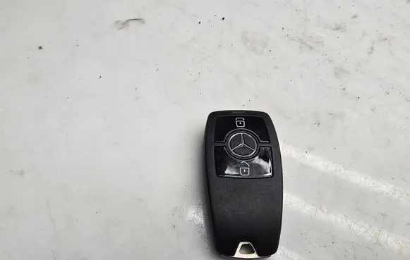 Mercedes-Benz Sprinter W907 W910 Ignition key/card A2479052507