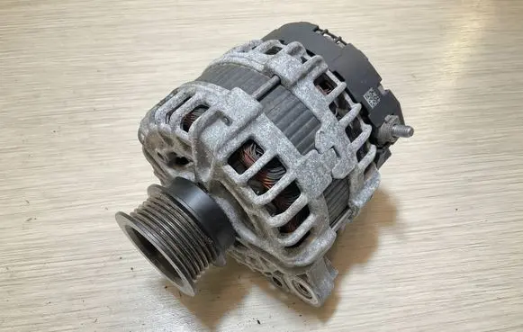 Volvo XC90 Generator/alternator 30659580 C83HC 0125812009