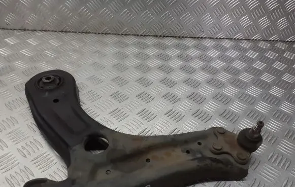 Volkswagen Polo IV 9N3 Front control arm