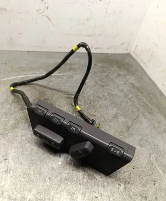 Volvo XC90 Seat control switch 8682700