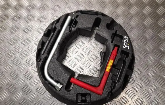 Audi A5 Tool box 8W0012109E