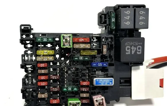 Volkswagen PASSAT B8 Fuse module 5q0937615c 43894