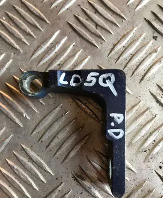 Volkswagen Touareg I Front door upper hinge 7L0831402A 7L0831402