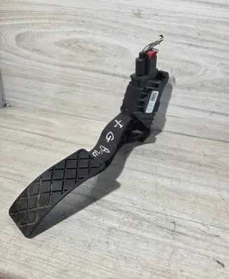 Volkswagen Golf VII Accelerator throttle pedal 5Q1723503H 6PV01062111