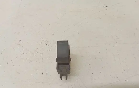 Nissan X-Trail T30 Electric window control switch 1Z10Z