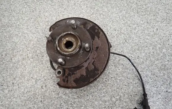 Mitsubishi Colt Front wheel hub spindle knuckle