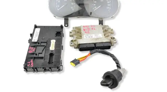 Renault Clio II Engine control unit/module ECU 8200326395 S110140201A 8200326387