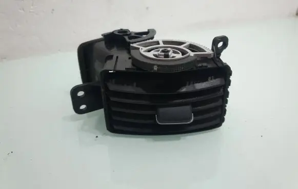 Toyota Corolla Verso AR10 Dashboard side air vent grill/cover trim 6556424010