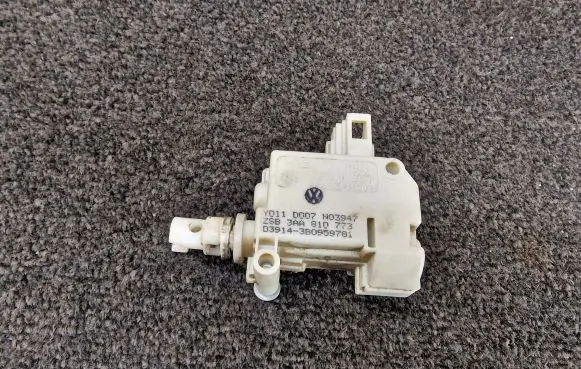 Volkswagen PASSAT B7 Central locking motor 3AA801773