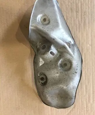 Engine mounting bracket
