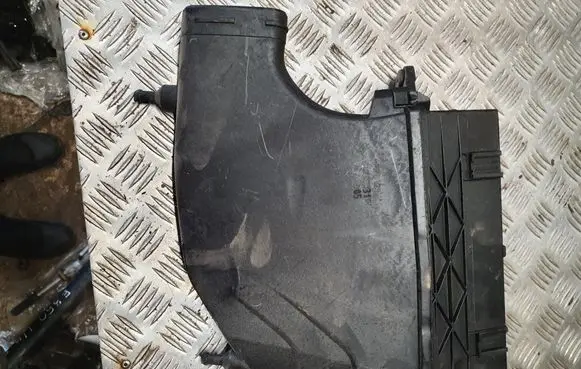 Mercedes-Benz E C207 W207 Air filter box A6420903101
