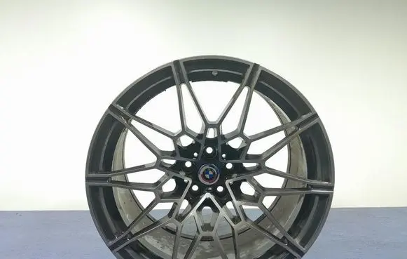 BMW M4 F82 F83 R18 alloy rim 8093837