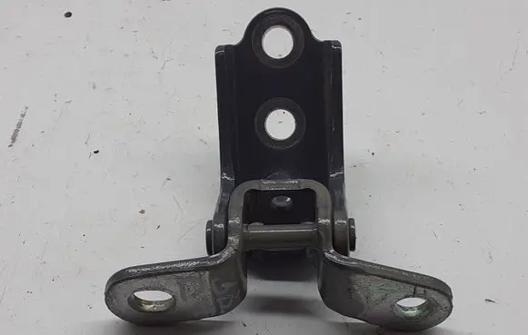 Hyundai Kona I Rear door lower hinge