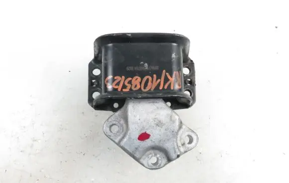 Engine mount vacuum valve