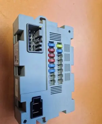 Land Rover Discovery Sport Fuse module CPLA14Q073AA 73707520 1712043434