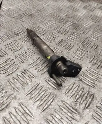 BMW 5 F10 F11 Fuel injector 780542803