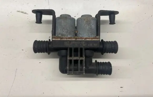 BMW 5 E39 Coolant heater control valve 6906652 020417 1147412159