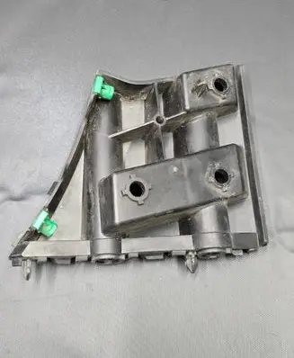 Volvo V40 Front bumper mounting bracket 31425111