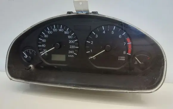 Mitsubishi Carisma Speedometer (instrument cluster) 0P0179001