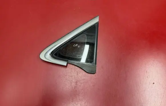 Chrysler Pacifica Front triangle window/glass 68227745AE