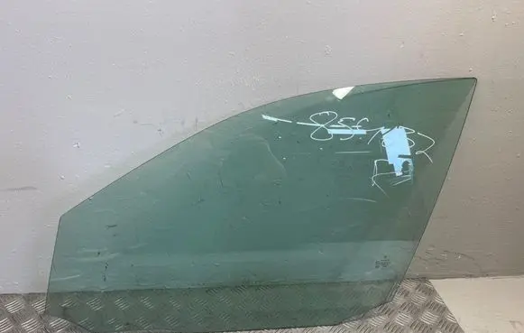 Mercedes-Benz C W204 Front door window glass four-door 43R001582