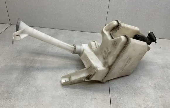 Nissan Juke I F15 Windshield washer fluid reservoir/tank