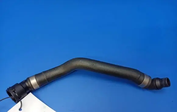 Mercedes-Benz CLS C219 Engine coolant pipe/hose A2118302996