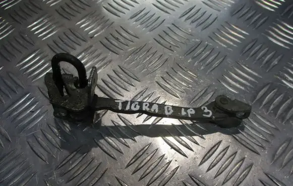 Opel Tigra B Front door check strap stopper