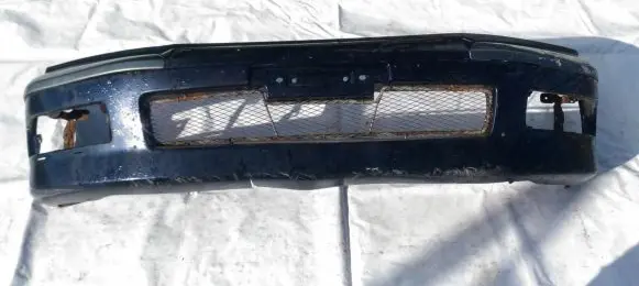 Mitsubishi Space Wagon Front bumper melyna