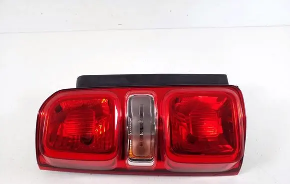 Opel Vivaro Rear/tail lights 9808243180