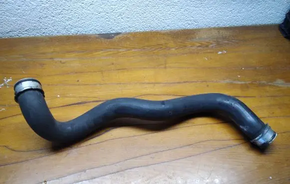 Mercedes-Benz E A207 Engine coolant pipe/hose