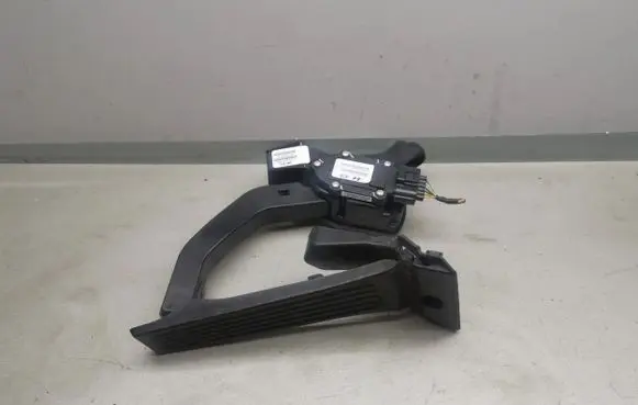 KIA Optima Accelerator throttle pedal 327003Q110
