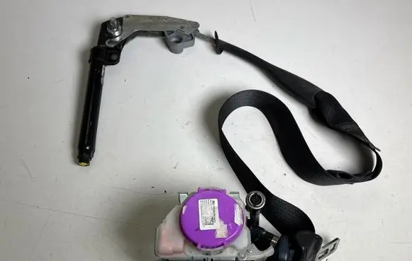 Ford Mustang VI Front seatbelt FR3B63612D64AG