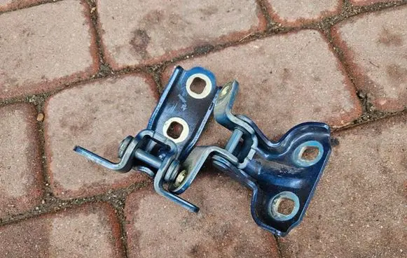 Rear door hinge set