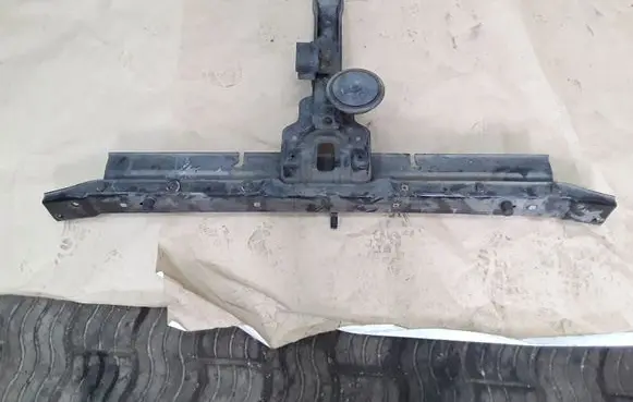 Hyundai Trajet Top upper radiator support slam panel NOCODE