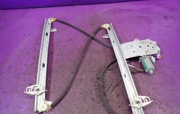 Citroen Xsara Picasso Front door window regulator with motor 