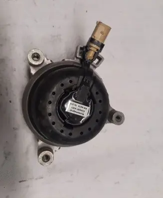 Engine mount vacuum valve