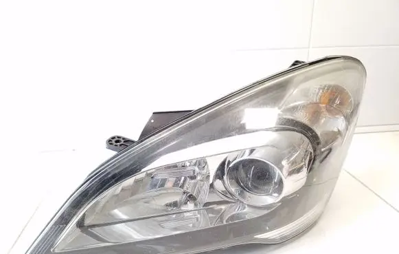 KIA Ceed Headlight/headlamp 921011H