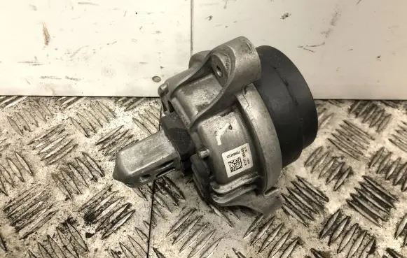 BMW 7 F01 F02 F03 F04 Engine mount bracket 6777365